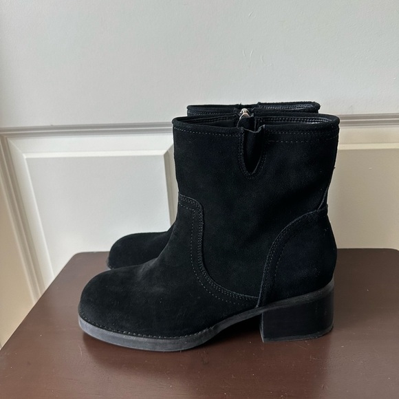 Blondo Shoes - Blondo Black Cassidie Waterproof Suede Low Heel Booties Size 10